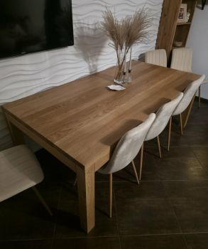 Stół jadalniany z litego drewna dębowego MAS-R w nowoczesnym wnętrzu – realizacja klienta