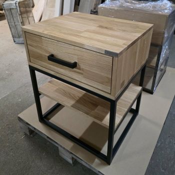 Szafka nocna CUBE dębowa z szufladą proces wykonania w pracowni stolarskiej styl industrial