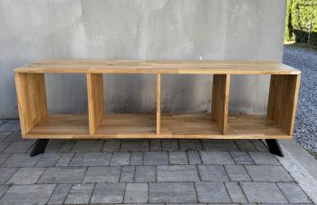 Półka RTV dębowa TOLEDO BOX na metalowych nogach aranżacja naturalne drewno i stal styl loft