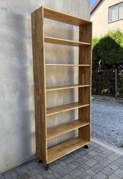 Wysoki regał loftowy TOLEDO P6 z litego dębu na książki i segregatory nowoczesny design do salonu i biura