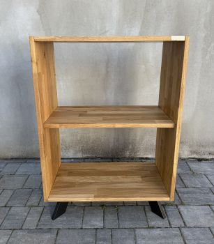 Niski regał loftowy TOLEDO P2 z litego dębu na książki i dokumenty metalowe nogi nowoczesny design