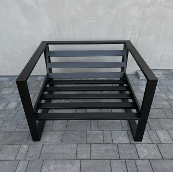 Konstrukcja fotela ogrodowego serii LINEA malowana proszkowo czarny mat drobna struktura