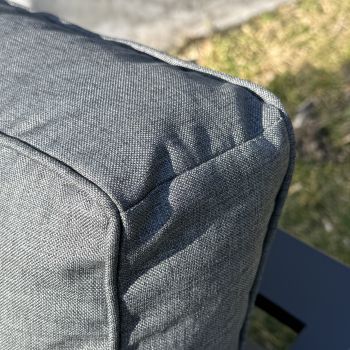 Wysokiej jakości poduchy z pianki i poszewki dostępne w wielu kolorach do mebli ogrodowych LINEA