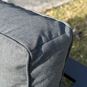 Wysokiej jakości poduchy z pianki i poszewki dostępne w wielu kolorach do mebli ogrodowych LINEA